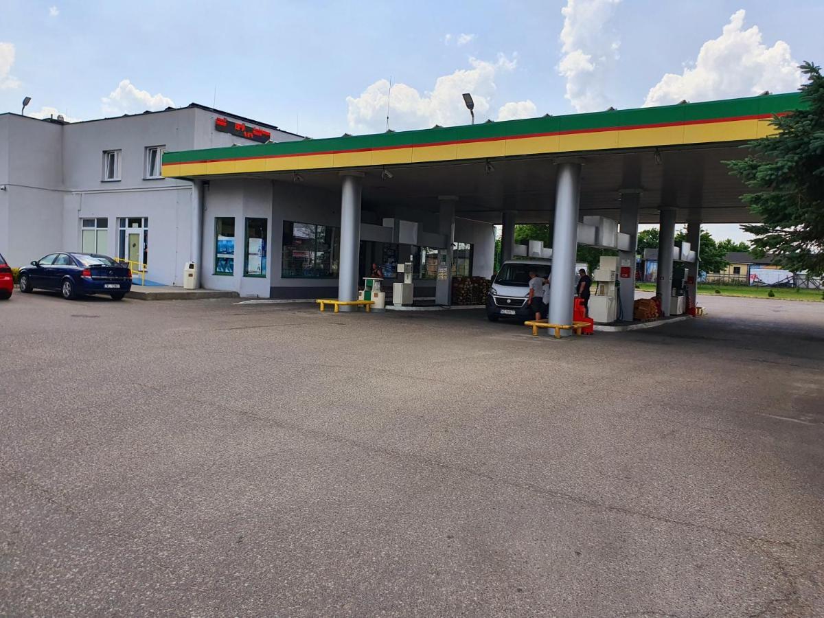 Motel Na Stacji Paliw Ustronie Morskie Bagian luar foto